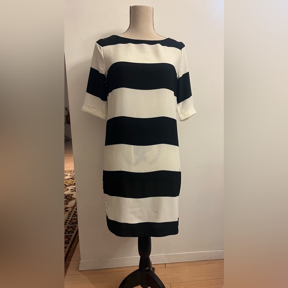 Women’s MEDIUM Shift Dress Black & White Block Stripes NWT Knee Length